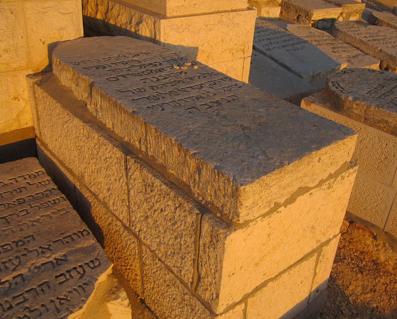 Kever of Rav Naftoli Amsterdam